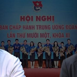 Ông Hoàng Chí Bảo tố Trung ương Đoàn “ba xạo”. Sao “quân ta” lại lột mặt nạ “quân mình”?